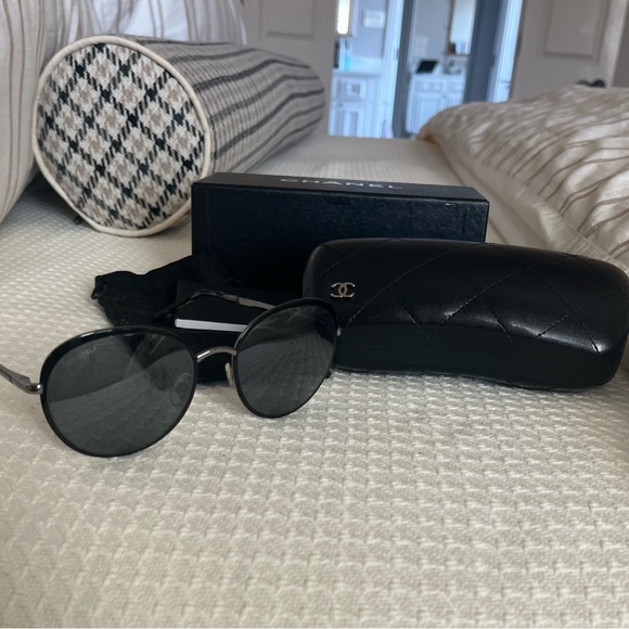 Chanel sunglasses - Picture 1 of 4